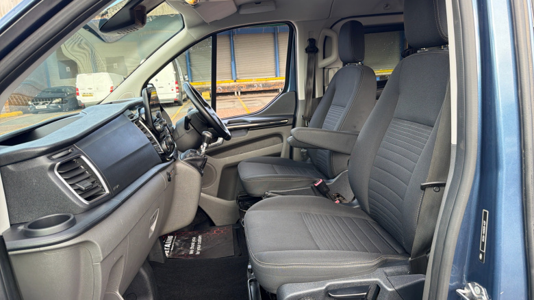 Ford Transit Custom 300 L2 Diesel Fwd 2.0 EcoBlue 130ps Low Roof D/Cab Limited Van